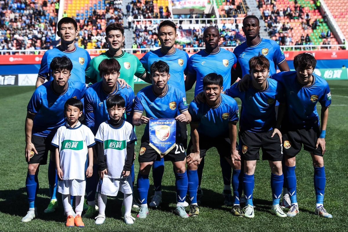 熊猫体育app-福建队遇险赢得胜利，士气高涨