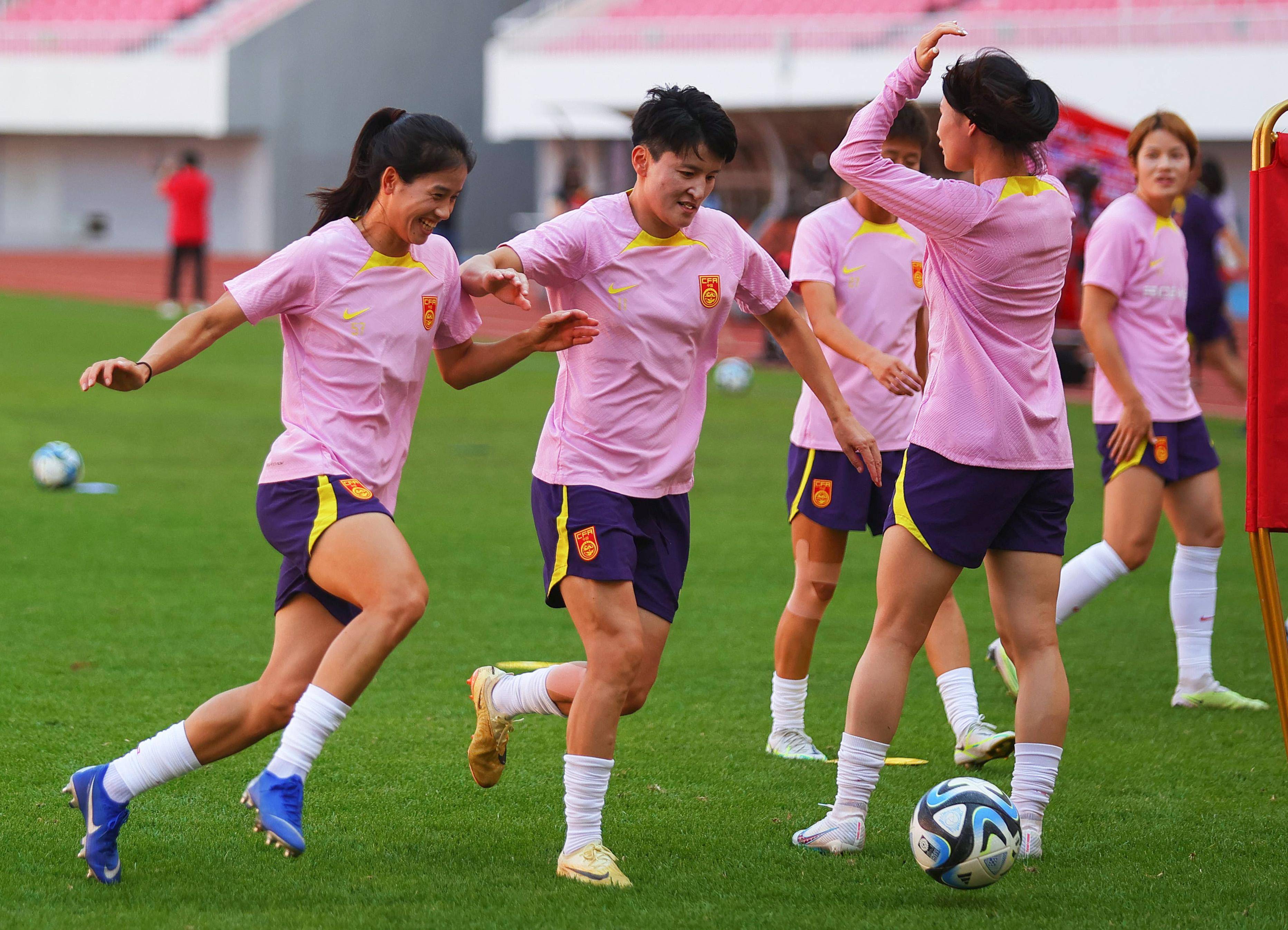 足球世界杯中国女足再夺桂冠