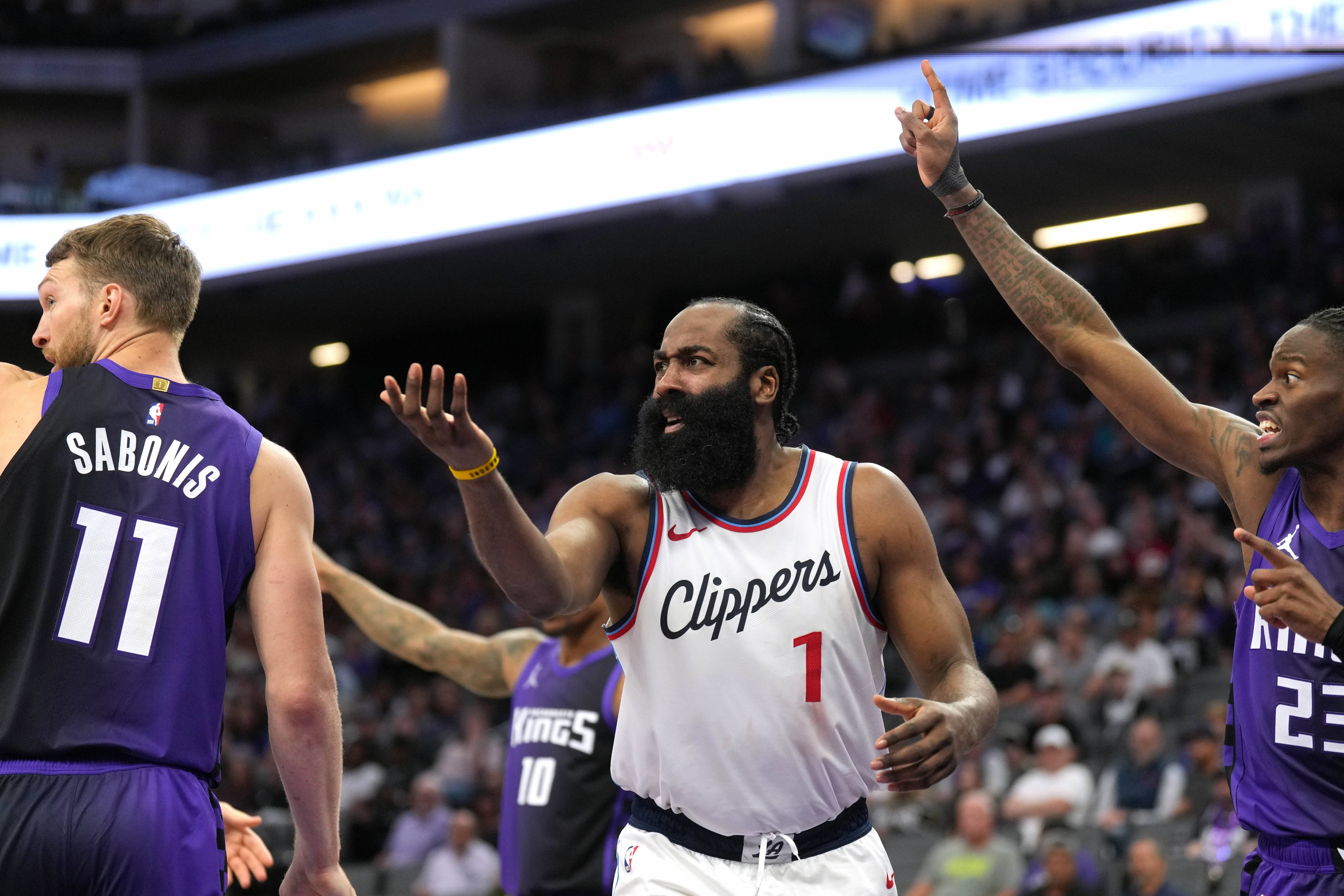 熊猫体育下载-快船客场惨遭溜马绝杀