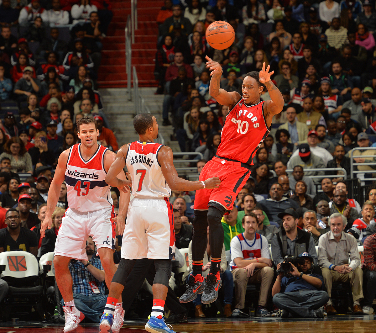 顶级球员们奋力拼搏,带领球队走向胜利的方向 顶级球员们奋力拼搏,带领球队走向胜利的方向