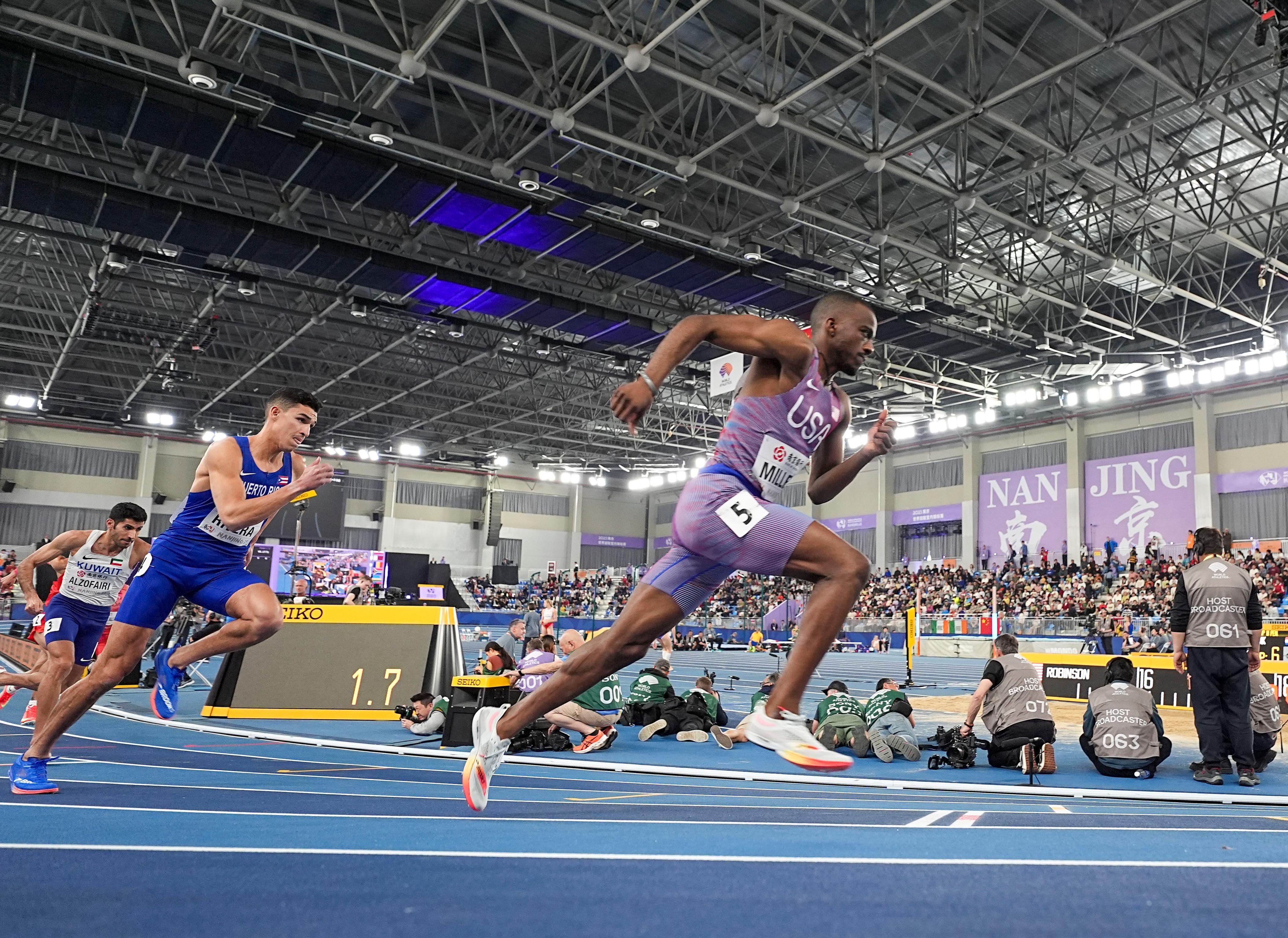 熊猫体育官方-运动场上的挑战，球员们展现顶尖实力