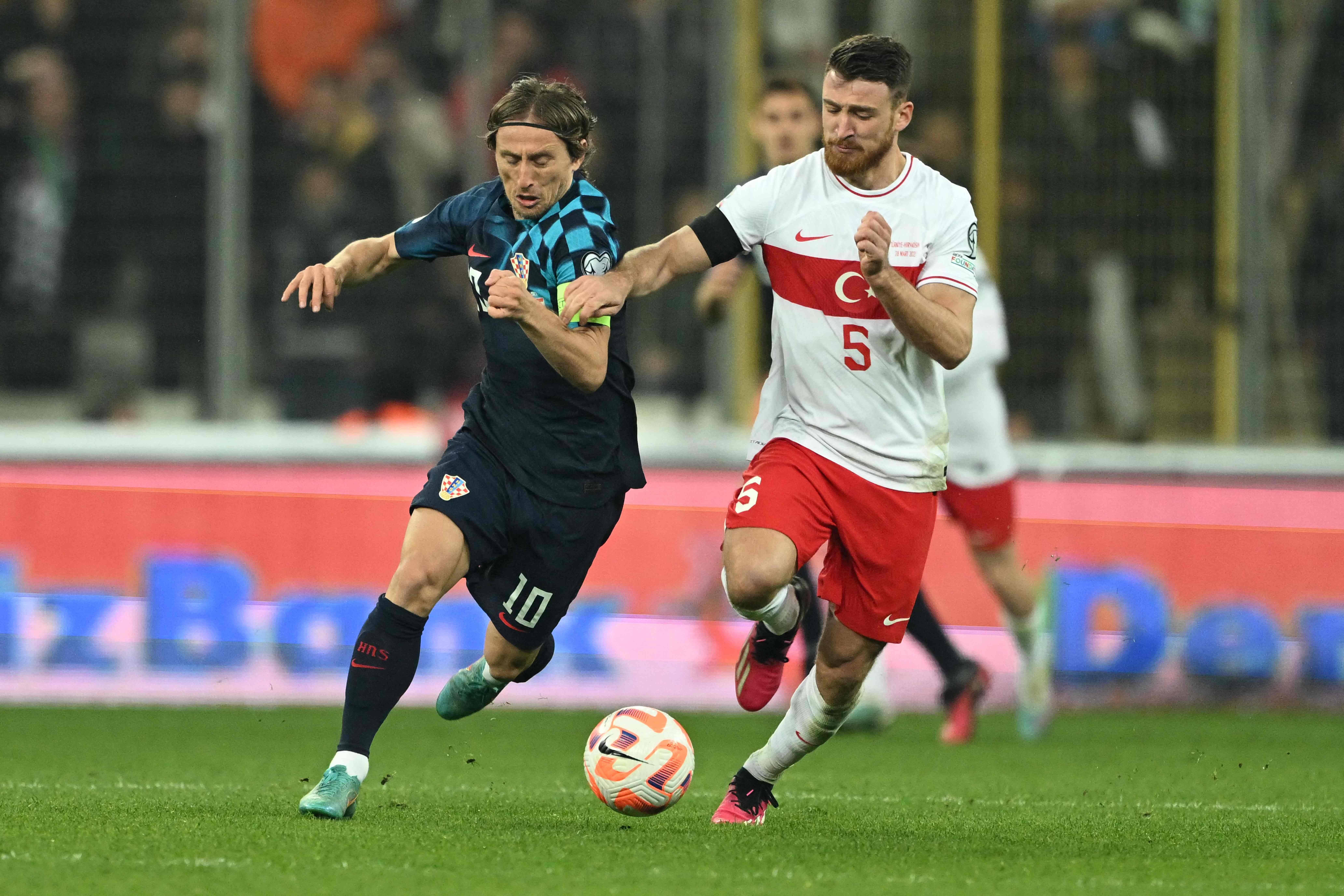 熊猫体育-土耳其队在欧预赛中失利，勉强晋级