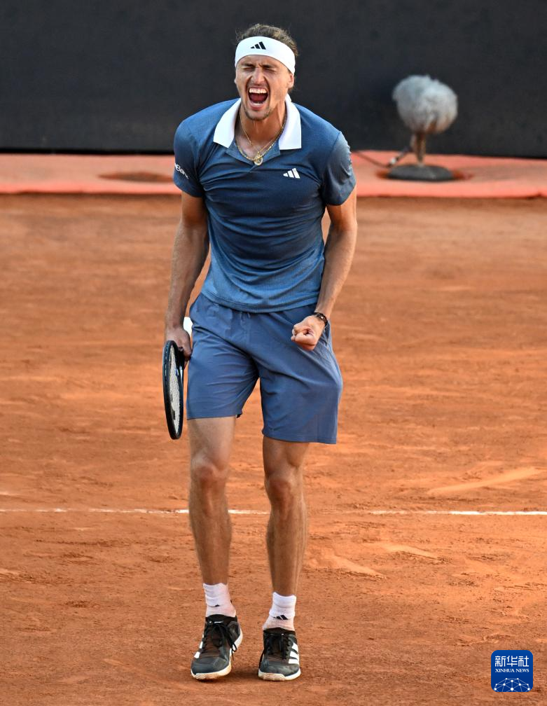 熊猫体育官方网站-戴维斯杯绝杀联合杯，兹维列夫惊艳四座